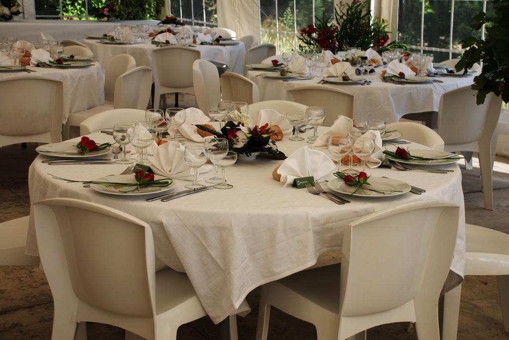 Bed and Breakfast Les Jardins Du Mas Evesque Rousson  Экстерьер фото