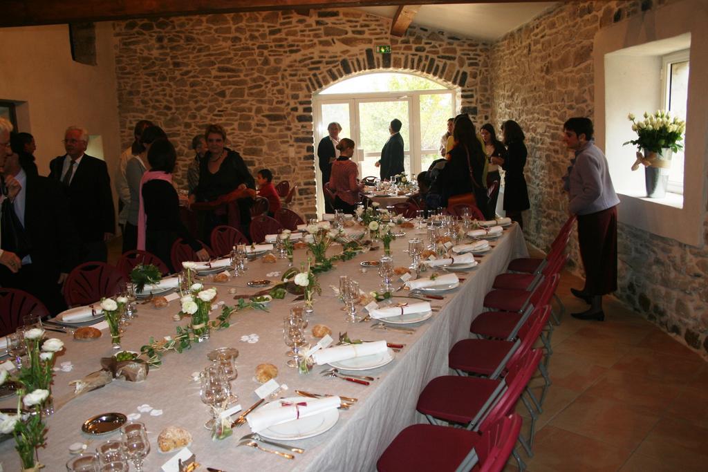 Bed and Breakfast Les Jardins Du Mas Evesque Rousson  Экстерьер фото