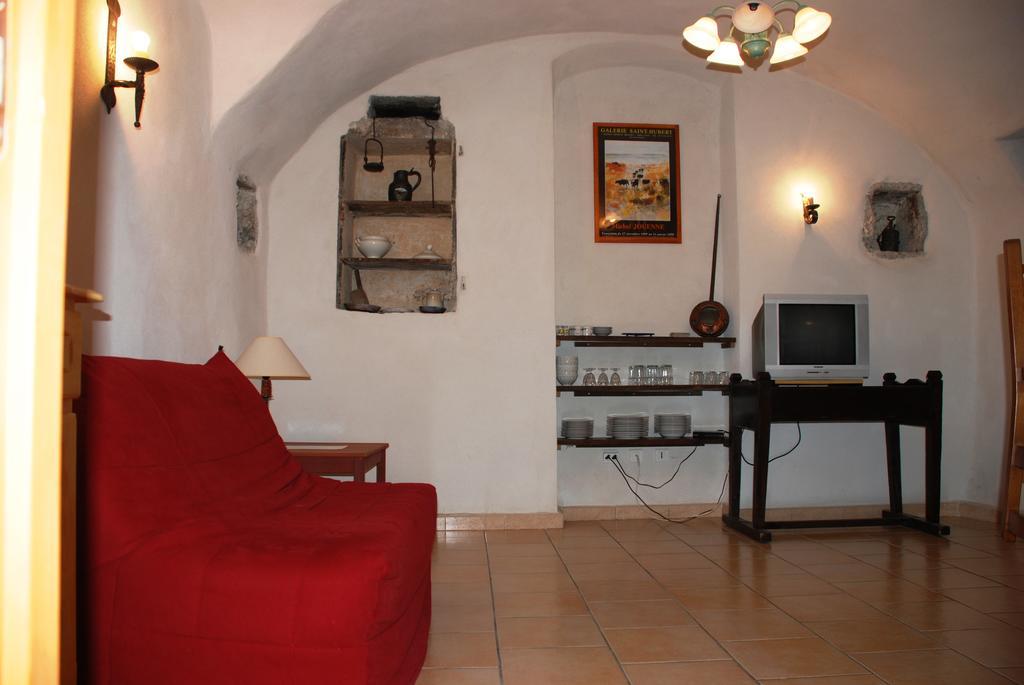 Bed and Breakfast Les Jardins Du Mas Evesque Rousson  Номер фото