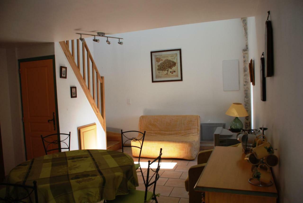 Bed and Breakfast Les Jardins Du Mas Evesque Rousson  Экстерьер фото