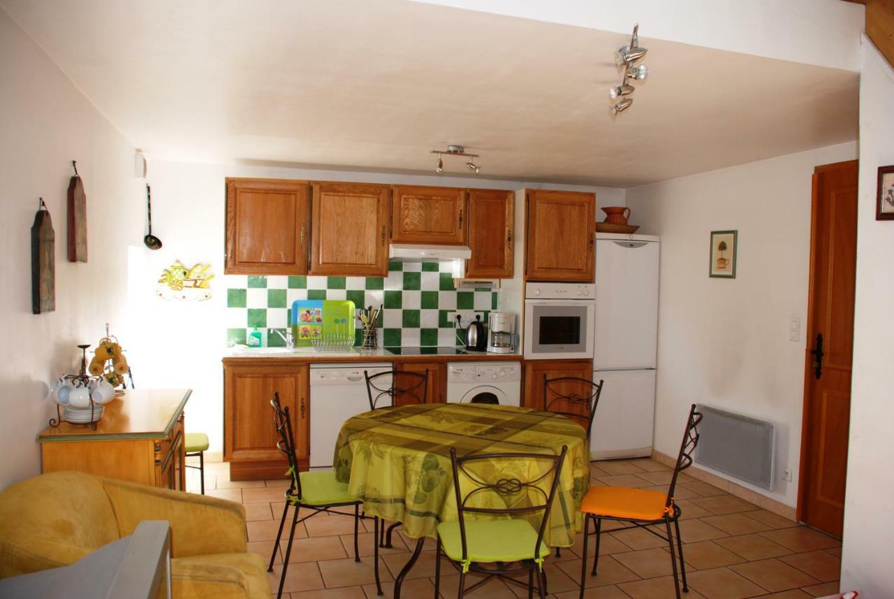 Bed and Breakfast Les Jardins Du Mas Evesque Rousson  Экстерьер фото