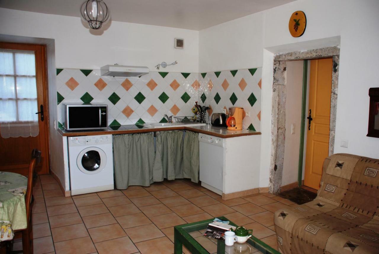 Bed and Breakfast Les Jardins Du Mas Evesque Rousson  Экстерьер фото